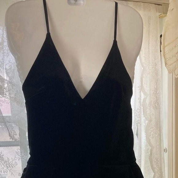 Express Elegant Black Spaghetti Strap V neck Jumpsuit XS - Picture 1 of 4